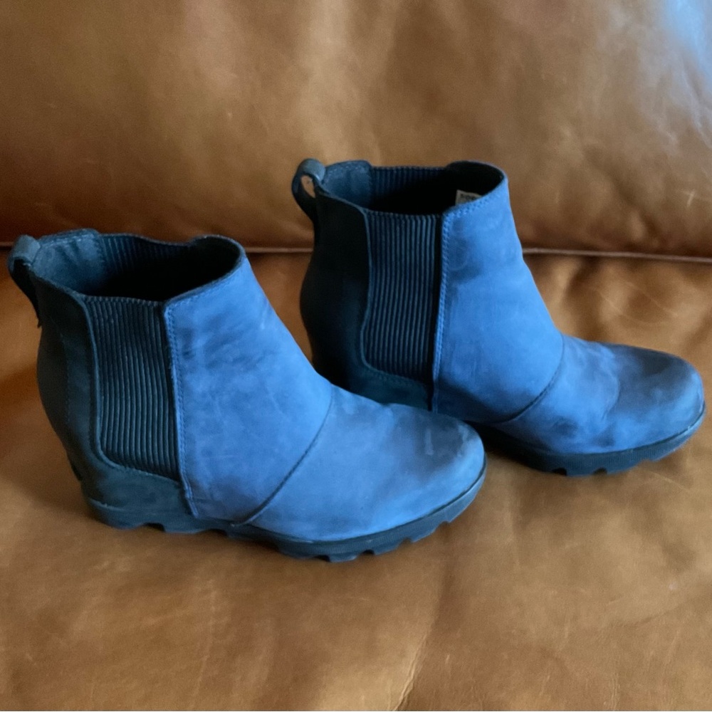 Sorel Midnight Blue Ankle Boots, slip on, great condition, inner wedge heel.